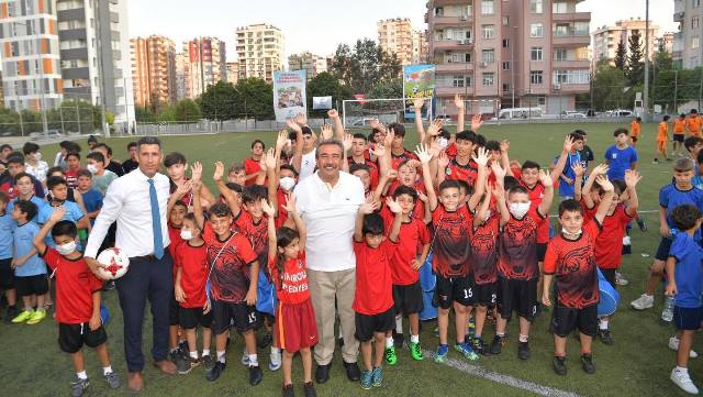 ÇUKUROVA’DA YAZ FUTBOL OKULU AÇILDI