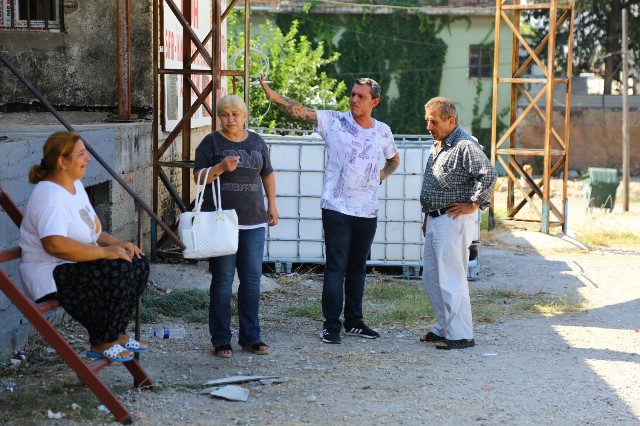 Babasını vurmak isterken başkasını vurdu