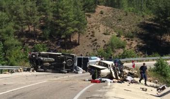 Adana’da düğün yolunda feci kaza: 5 ölü, 1 yaralı