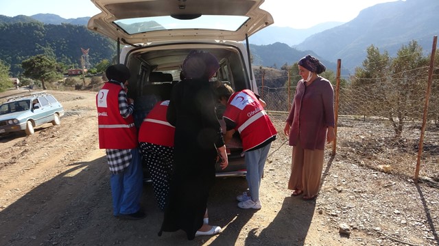 Kozan’da yangının yaraları imece usulü sarılıyor