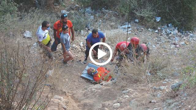 10 metrelik tepeden düşen paraşütçüyü itfaiye ekipleri kurtardı