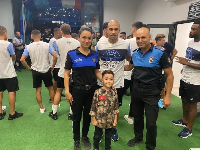 Şehit çocuğu Fatih Selim’e Adana Demirspor-Beşiktaş maçı jesti