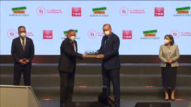 SEYHAN’A “GENÇ DOSTU ŞEHİR” ÖDÜLÜ