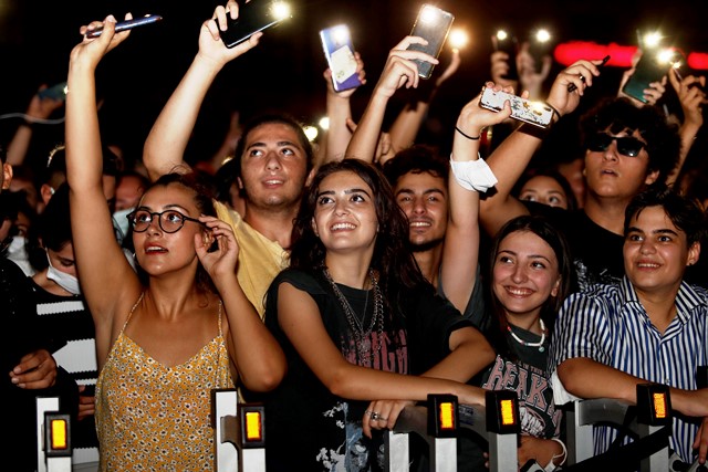 SEYHAN, GENÇLERİN STRESİNİ GRİPİN İLE ALDI