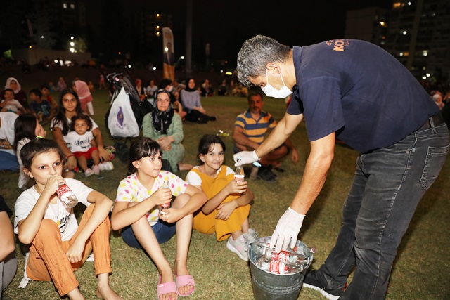 Yüreğirli çocuklar açık havada sinema keyfi yaşadı