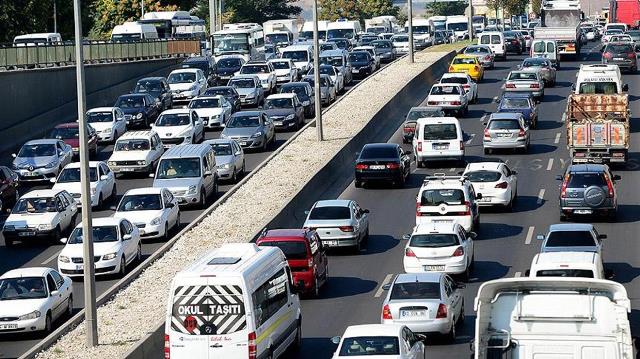 ADANA’DA AĞUSTOS SONU İTİBARİYLE TRAFİĞE KAYITLI ARAÇ SAYISI 704 BİN 202 OLDU