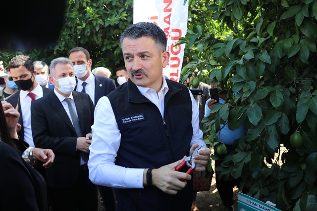 BAKAN PAKDEMİRLİ: “RADYASYON İLE AKDENİZ MEYVE SİNEĞİNİ KISIRLAŞTIRIYORUZ”