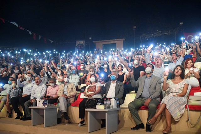 Karalar: “Demokrasi ışığımız hiç sönmesin”