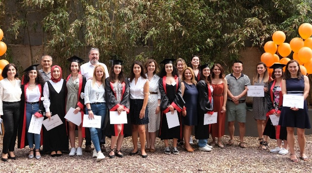 ÜNİVERSİTE ÖĞRENCİSİ GENÇ KADINLAR TEKNOLOJİ DÜNYASINA KAZANDIRILDI