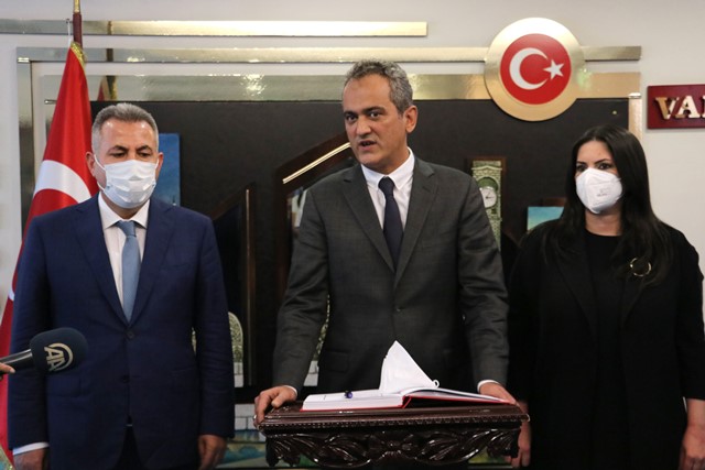 BAKAN ÖZER: “ADANA’DA ARTIK EĞİTİMDE YENİ BİR SAYFA AÇILACAK”