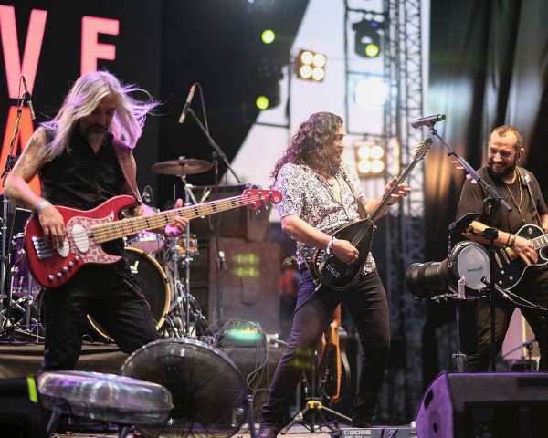 ‘Akdeniz Gençlik Festivali’nde eğleniyor