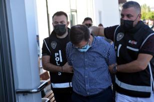 TUTUKLANAN MİLLİ EĞİTİM MÜDÜRÜ 1 KİLO ALTINLA YAKALANMIŞ