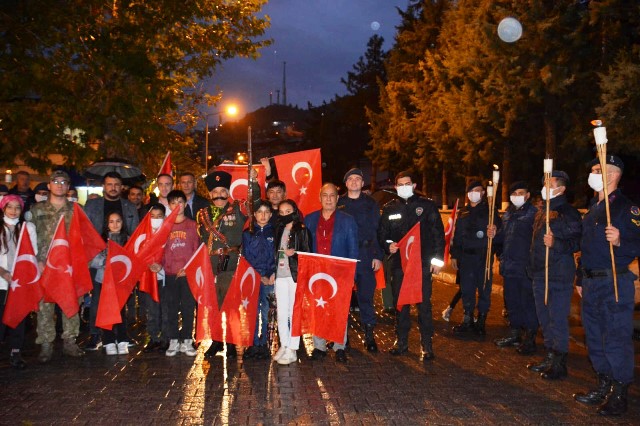 Saimbeyli’nin işgalden kurtuluşunun 101. yılı fener alayı kutlandı