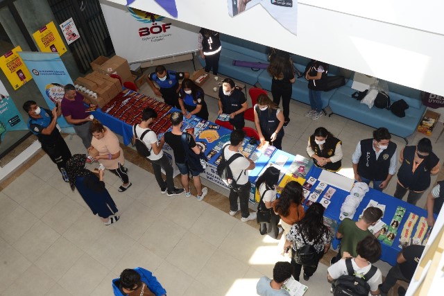 Üniversitede öğrencilere terör uyarısı