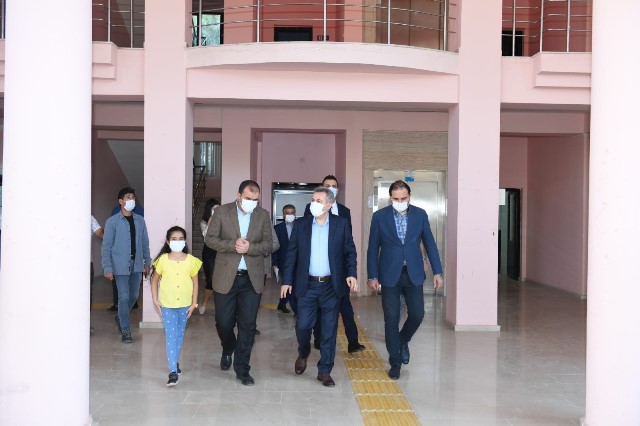 VALİ ELBAN: “ÜRETEBİLEN BİR NESİL YETİŞTİRMELİYİZ”