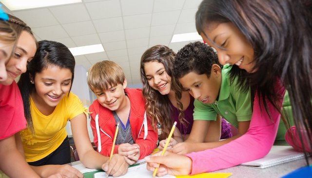 ÇOCUKLAR HAKLARINI UYGULAMALI ÖĞRENİYOR