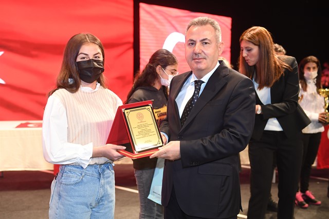 24 KASIM ÖĞRETMENLER GÜNÜ COŞKUYLA KUTLANDI