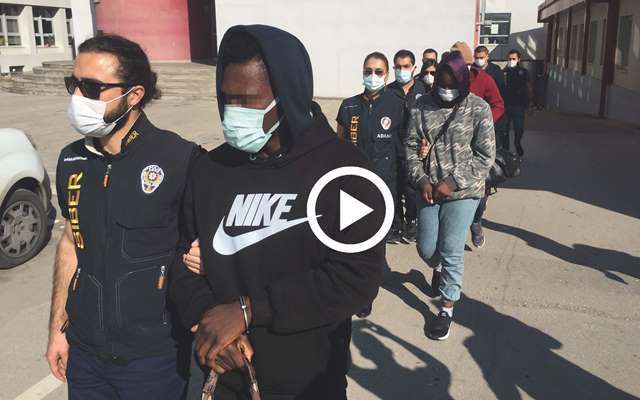 Siyahiler “futbolcuyuz” yalanıyla dolandırmış