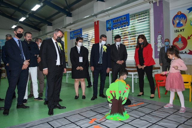 Vali Elban: “Çocuklarımızın yüzlerindeki tebessümün yerini hiçbir şey tutamaz”