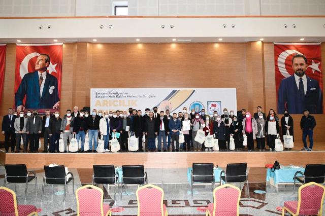 YENİ ARICILAR ARICILIK SERTİFİKALARINI ALDI