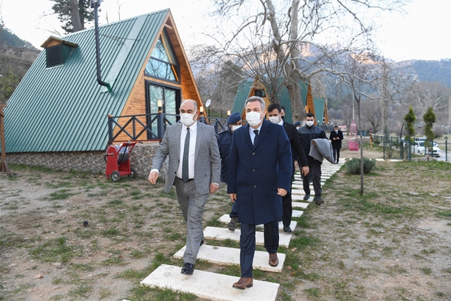 VALİ ELBAN: “OTEL VE BUNGALOV EVLER TURİZME DEĞER KATIYOR”