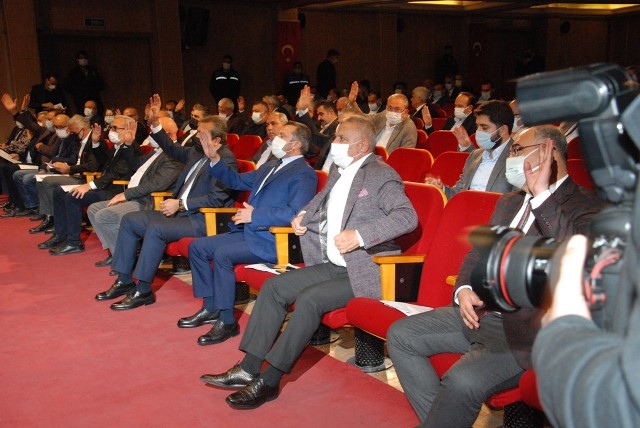 BÜYÜKŞEHİR BELEDİYE MECLİSİNDE İŞÇİ ÇIKIŞLARI GRUPLARI KARIŞTIRDI