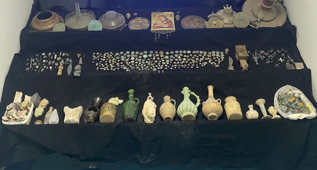 Adana’da paha biçilemez tarihi eserler ele geçirildi