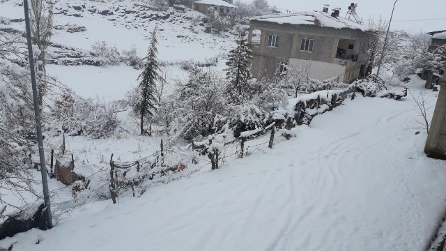 TUFANBEYLİ’DE EĞİTİME KAR ENGELİ