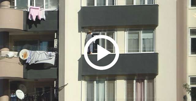 Pencerede ölümüne temizlik