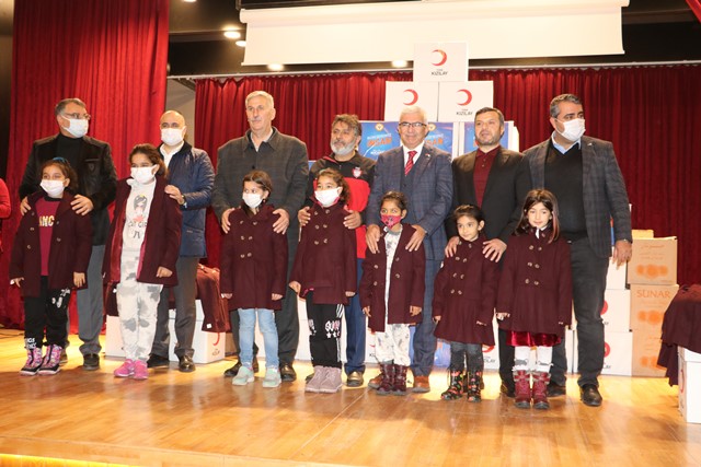 Yüreğir’de yetimler sevindirildi