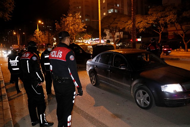 Adana’da “Huzur ve Güven” uygulamasında aranan 56 suçlu yakalandı