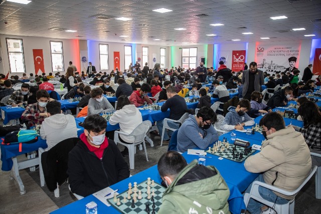 SATRANÇ TURNUVASI ŞÖLENE DÖNÜŞTÜ