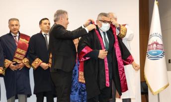 ADANA’DA AKADEMİSYENLER CÜBBE GİYDİ