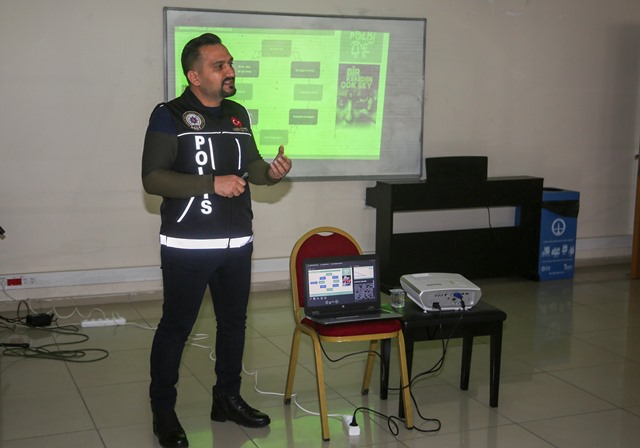 KADIN PERSONELE UYUŞTURUCUYLA MÜCADELE EĞİTİMİ