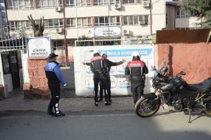 Polisten okul önlerinde sıkı önlem