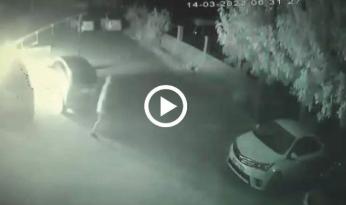 ADANA’DA PARK HALİNDEKİ ARACI ATEŞE VEREN ŞAHIS KAMERALARA TAKILDI