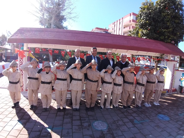 İLKOKUL ÖĞRENCİLERİNDEN 18 MART ŞEHİTLERİNE DUYGULU ANMA