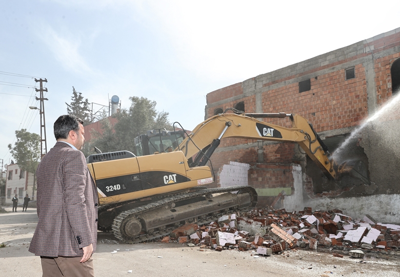 ADANA’NIN EN SORUNLU MAHALLESİNE KENTSEL DÖNÜŞÜM NEŞTERİ