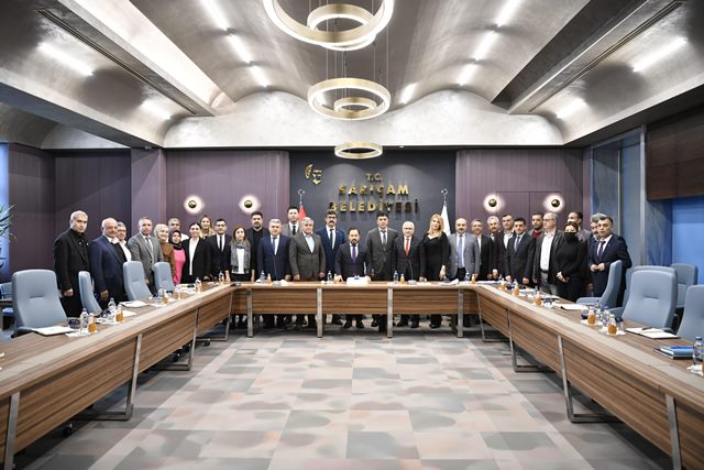 ÇALIŞANLARINDAN BAŞKAN ULUDAĞ’A SÜRPRİZ