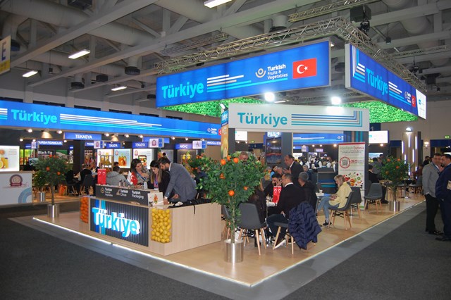 AKİB, AVRUPA YAŞ MEYVE SEBZE PAZARINDA YENİ İHRACAT KÖPRÜLERİ KURUYOR