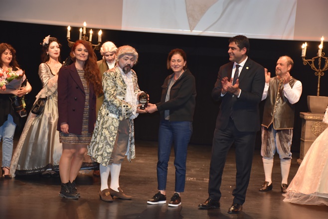 AVUKATLAR MOLİÉRE’İN “CİMRİ” ADLI OYUNUYLA SAHNE ALDI