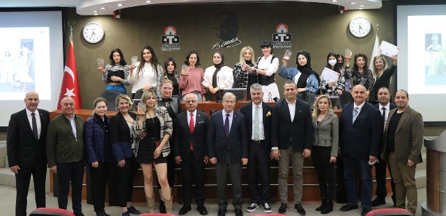 KORTEJ KOSTÜM YARIŞMASI’NIN KAZANANLARINA ÖDÜLLERİ VERİLDİ