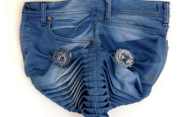 KOT PANTOLON’DAN “BAŞKA BİÇİM”SERGİSİ