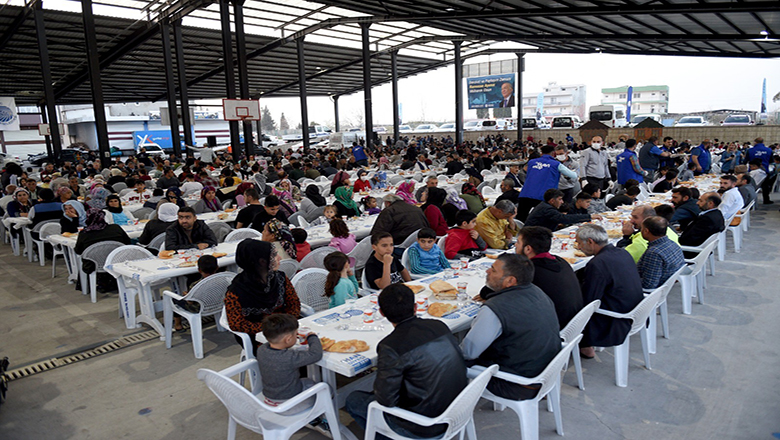 SEYHAN’DA İFTAR SOFRASI KURULDU
