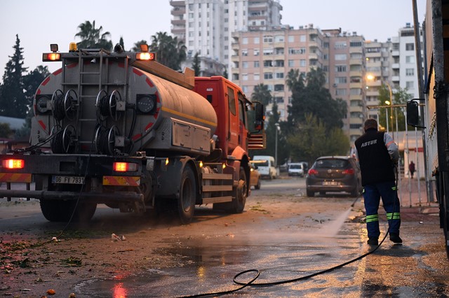 AKAY: “SEYHAN’IN EVİNİZ GİBİ TERTEMİZ OLMASI İÇİN ÇALIŞIYORUZ”