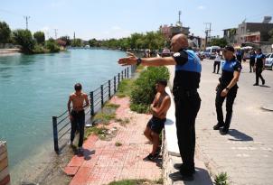 POLİSLER ÖLÜMLERİ ENGELLEMEK İÇİN HAREKETE GEÇTİ