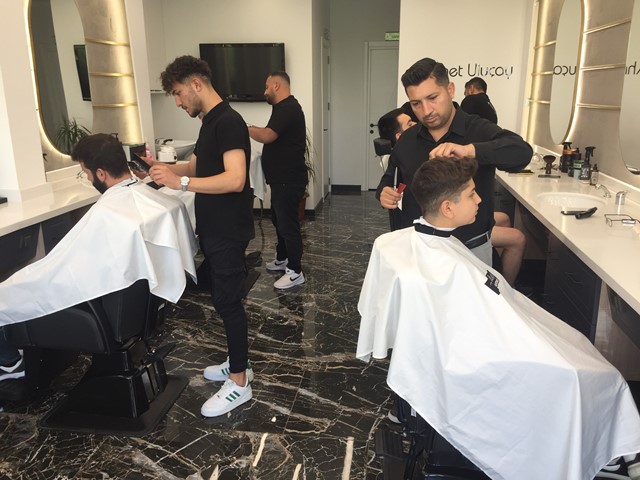 ADANALI BERBERLER PAZAR GÜNLERİ İZİN İSTİYOR