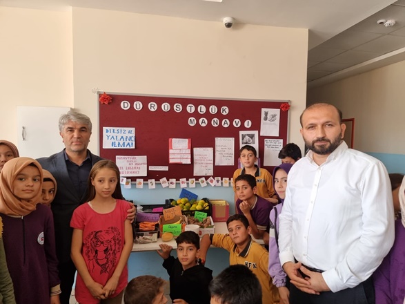 ÖĞRENCİLER “DÜRÜSTLÜK MANAVI” İLE GÜVENİLİR OLMAYI ÖĞRENİYOR