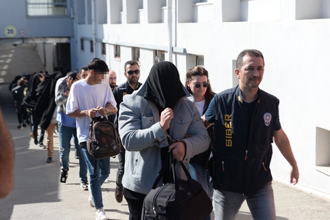 SİBER ÇETEYE 17 TUTUKLAMA